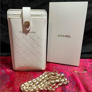CHANEL White Coco Crush Quilted Leather Phone Crossbody with Gold Chain